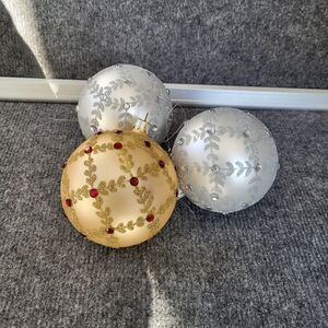 Elegant Gold and Silver Christmas Ornaments